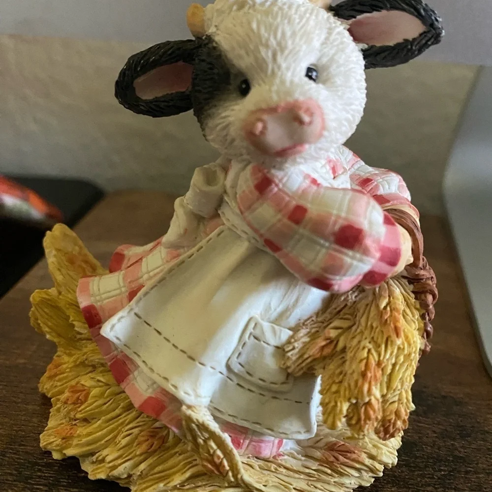 Vintage Enesco Mary's Moo Moos Outstanding in Your Own Field Cow Figurine